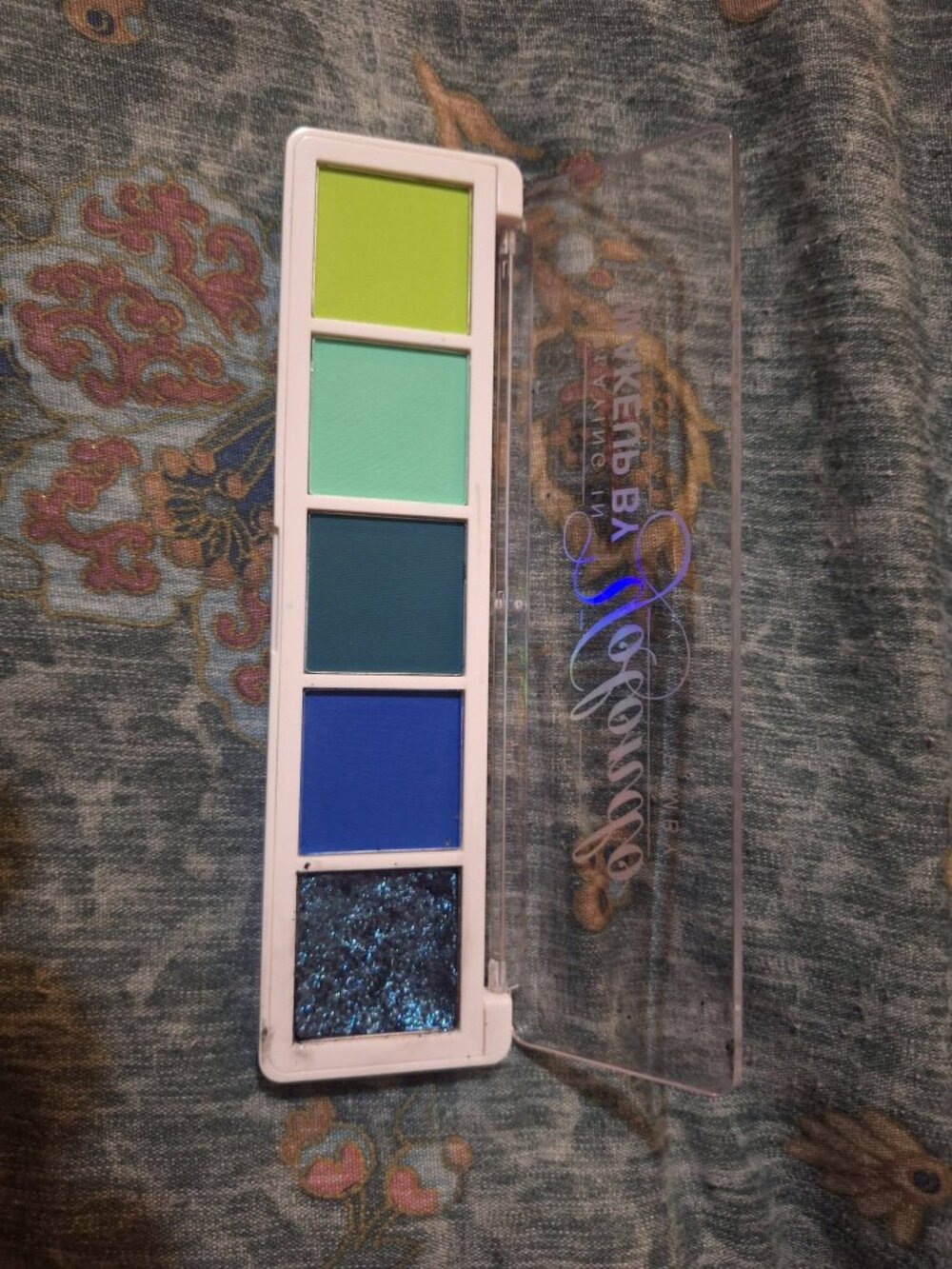 Playing in Makeup by Yolondo Expression Palette – NEW/Repressed Shade